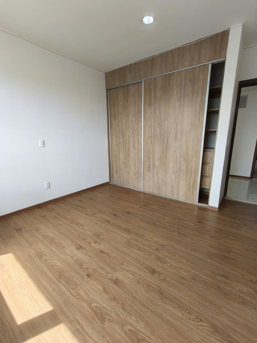 Segunda recámara con clóset de madera