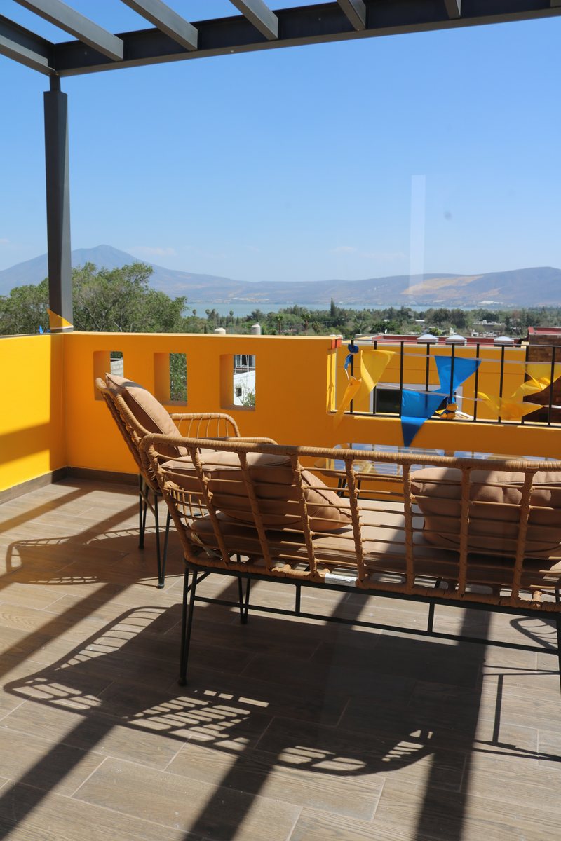 Roof garden con pérgola y vista a Jocotepec