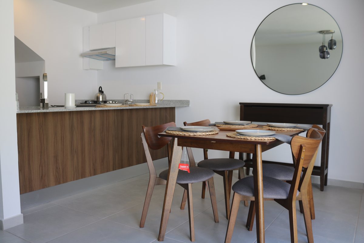 Comedor y cocina integral con barra
