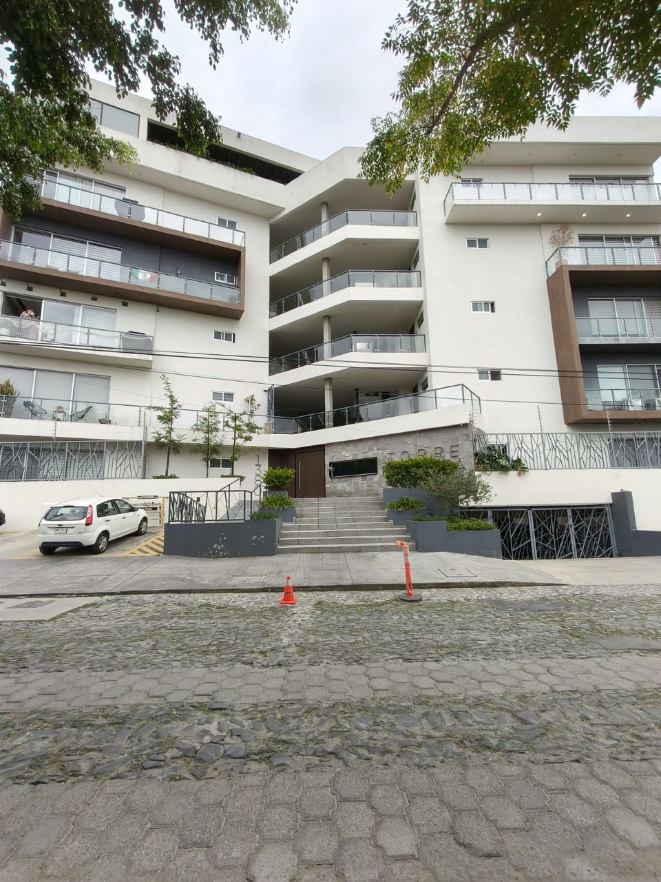 Fachada y acceso del edificio Fazenda